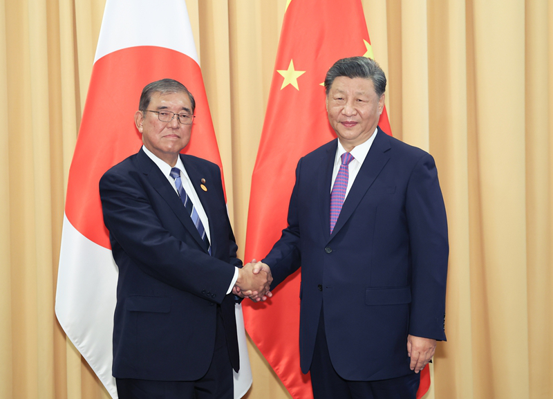 當(dāng)?shù)貢r(shí)間11月15日下午,國(guó)家主席習(xí)近平在利馬出席亞太經(jīng)合組織領(lǐng)導(dǎo)人非正式會(huì)議期間會(huì)見日本首相石破茂。