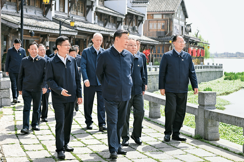 2024年3月18日至21日,中共中央總書記、國(guó)家主席、中央軍委主席習(xí)近平在湖南考察。這是19日上午,習(xí)近平在常德河街考察。