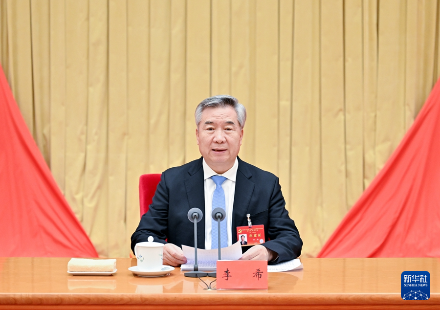 ??1月6日，中國共產(chǎn)黨第二十屆中央紀(jì)律檢查委員會第四次全體會議在北京開幕。中共中央政治局常委、中央紀(jì)律檢查委員會書記李希代表中央紀(jì)律檢查委員會常務(wù)委員會作題為《深入推進(jìn)黨風(fēng)廉政建設(shè)和反腐敗斗爭，以全面從嚴(yán)治黨新成效為推進(jìn)中國式現(xiàn)代化提供堅強(qiáng)保障》的工作報告。